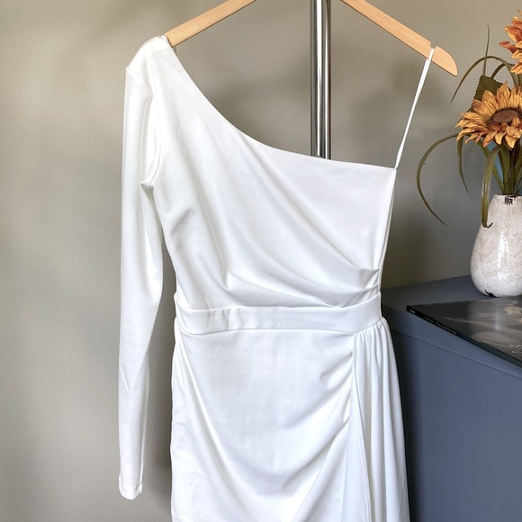 NWT WINDSOR ONE SLEEVE MINI BODYCON DRESS WITH TRAIN - Picture 1 of 9